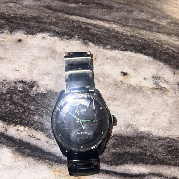 Citizen Eco-Drive watch with green detailing. - Picture 4 of 4